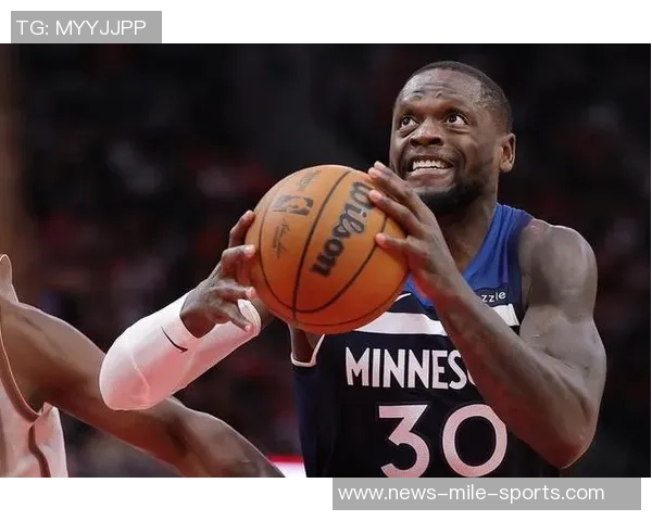 兰德尔半场表现出色16分钟内高效砍下16分2篮板助力球队